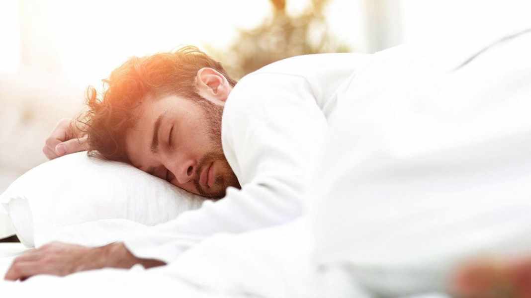 Nach dem Rennrad fahren: Schlafen hilft dem Training - Regeneration im Schlaf: Besser erholen!