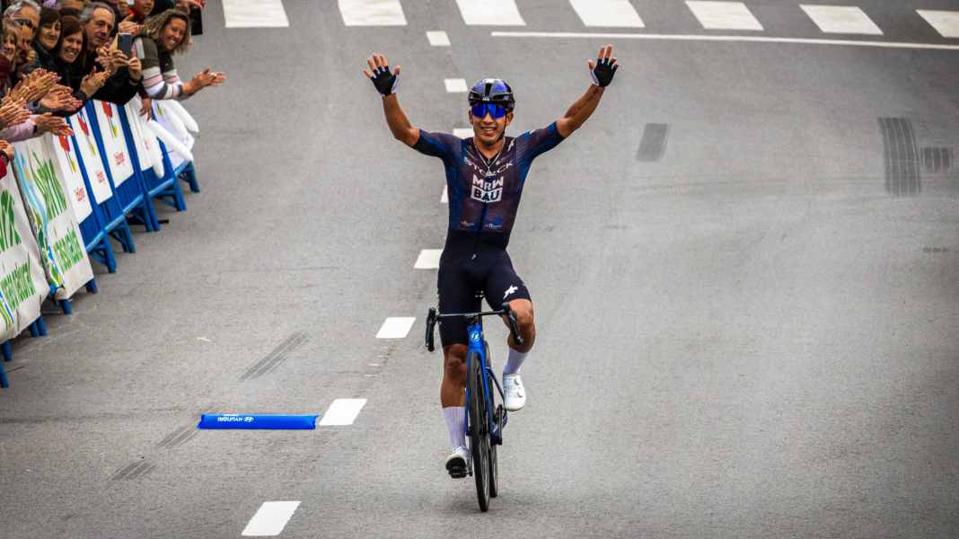 La Vuelta Asturias 2026 : Succès de l'équipe Storck MRW Bau - Edgar Cadena remporte 2 étapes