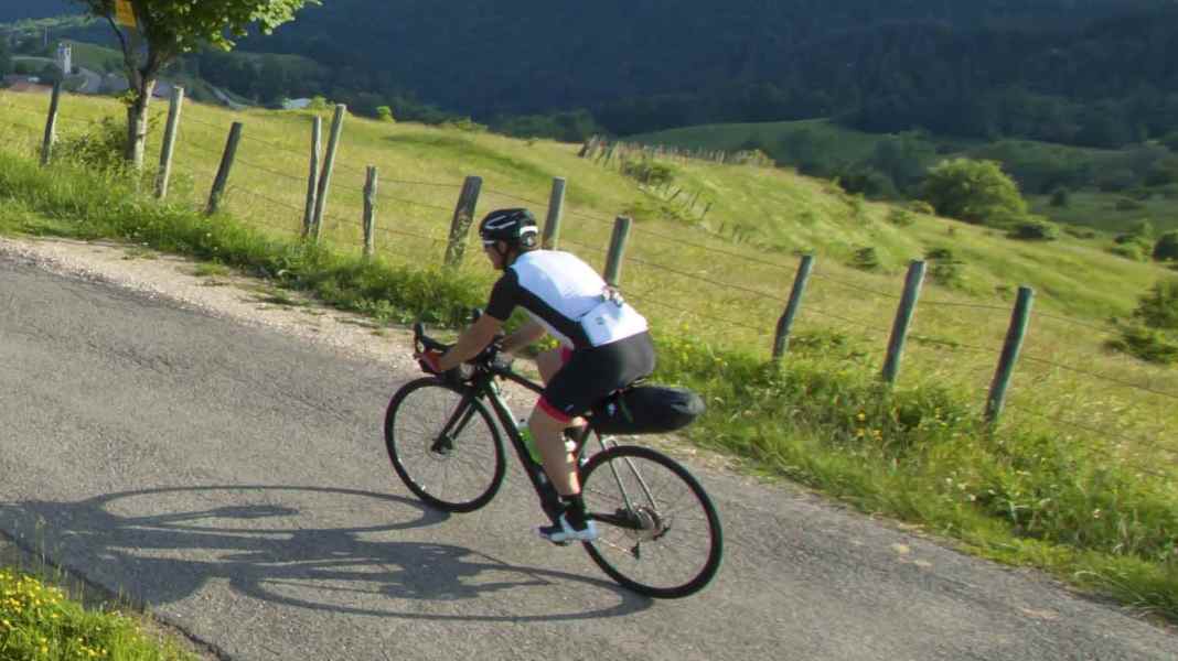 Italy: Road bike tours through Piedmont, Liguria and Tuscany - Four stages through the lonely mountains of the Apennines