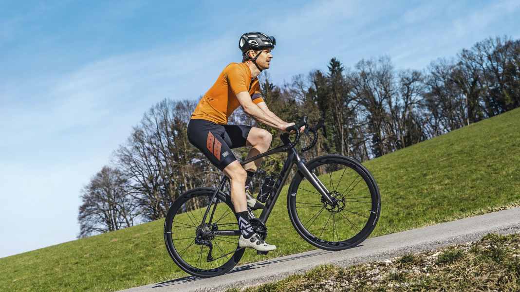 Rennrad Bergtraining: Wie werde ich schneller am Berg?