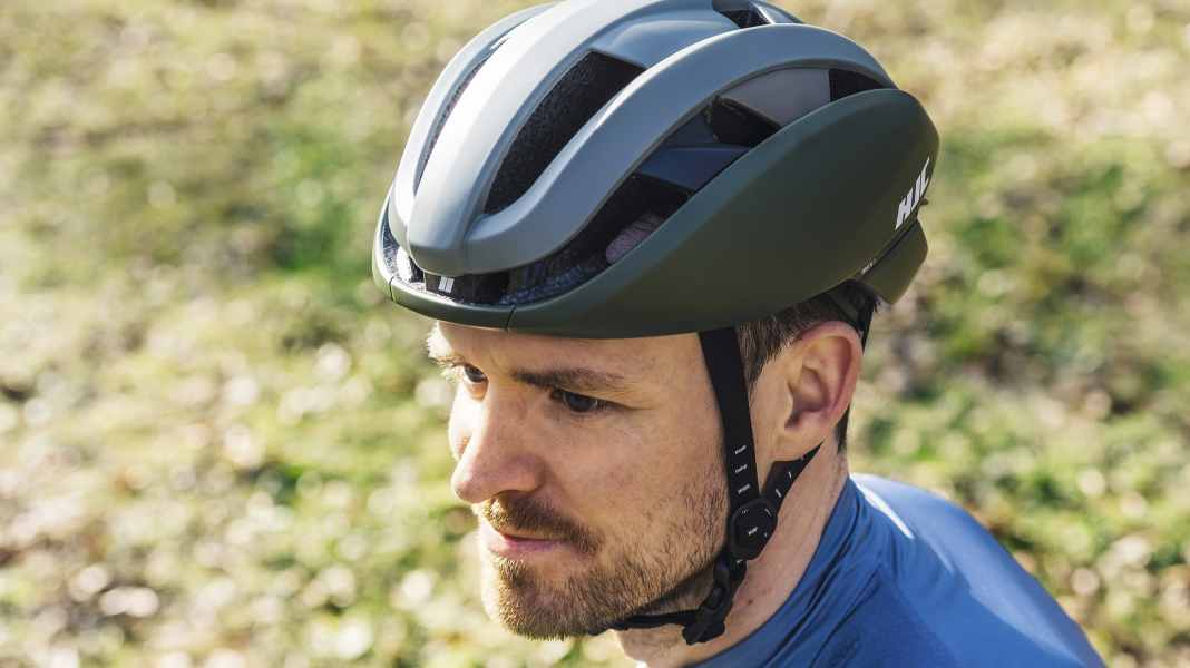 What is really true? Road bike helmet myths in the check