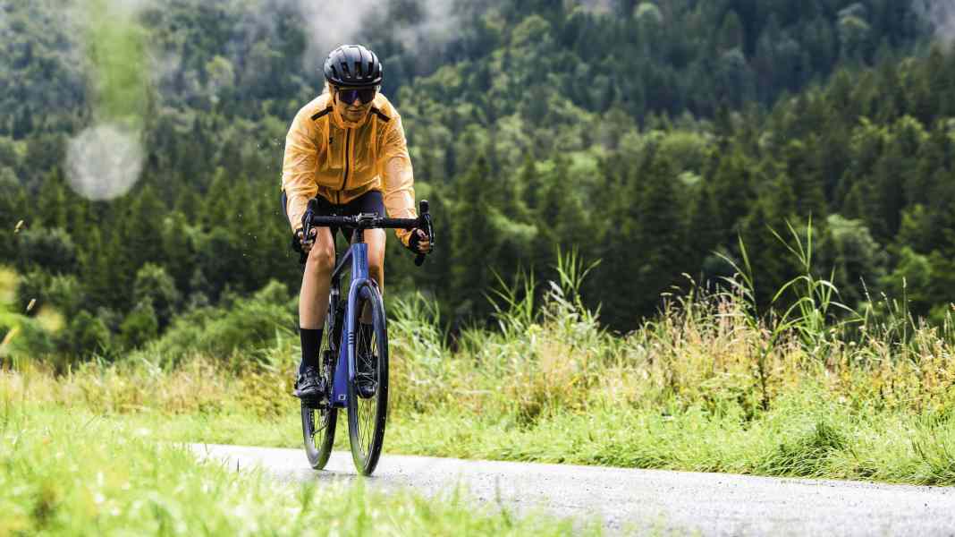 Fahrrad Regenjacken im Test: Die besten drei Regenjacken fürs Rennradfahren