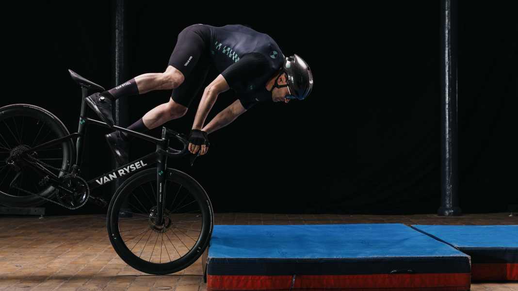 More protection against injuries: Airbag suit for more safety in professional cycling