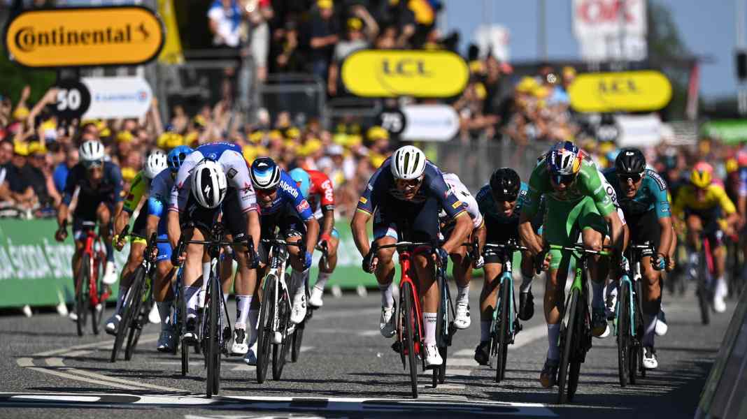 Tour de France: 2023: TOUR Tech briefing for Stage 3
