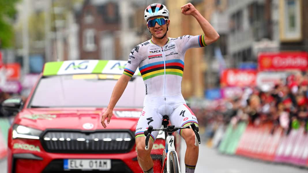 Lüttich-Bastogne-Lüttich 2023: Giganten-Duell fällt aus: Evenepoel nach Pogacar-Sturz der Dominator