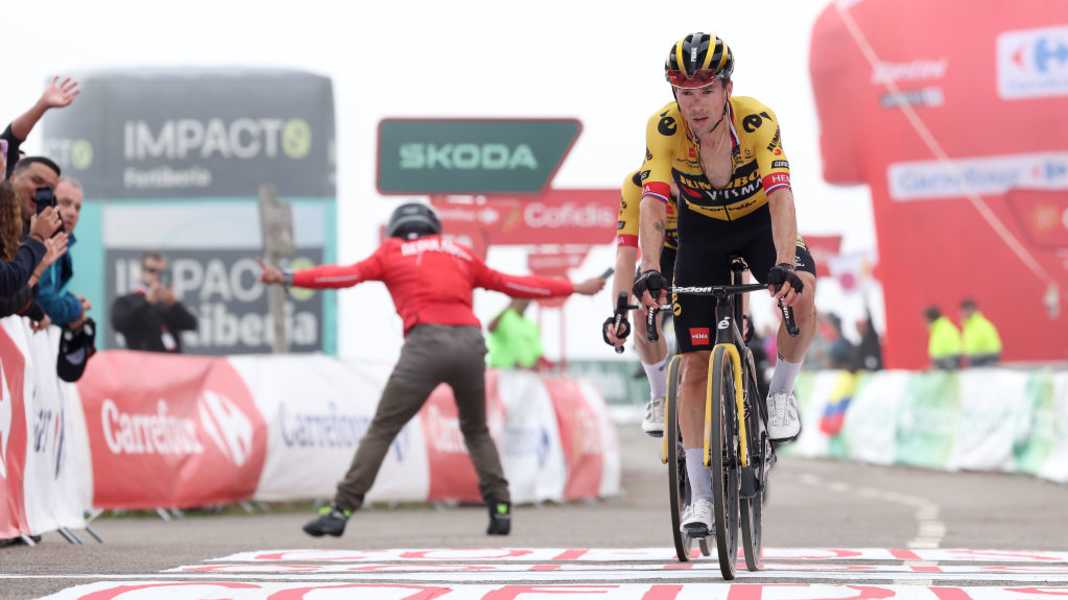 Vuelta 2023: Dreifach-Erfolg für Jumbo am Angliru - Kuss rettet acht Sekunden an seinem Geburtstag