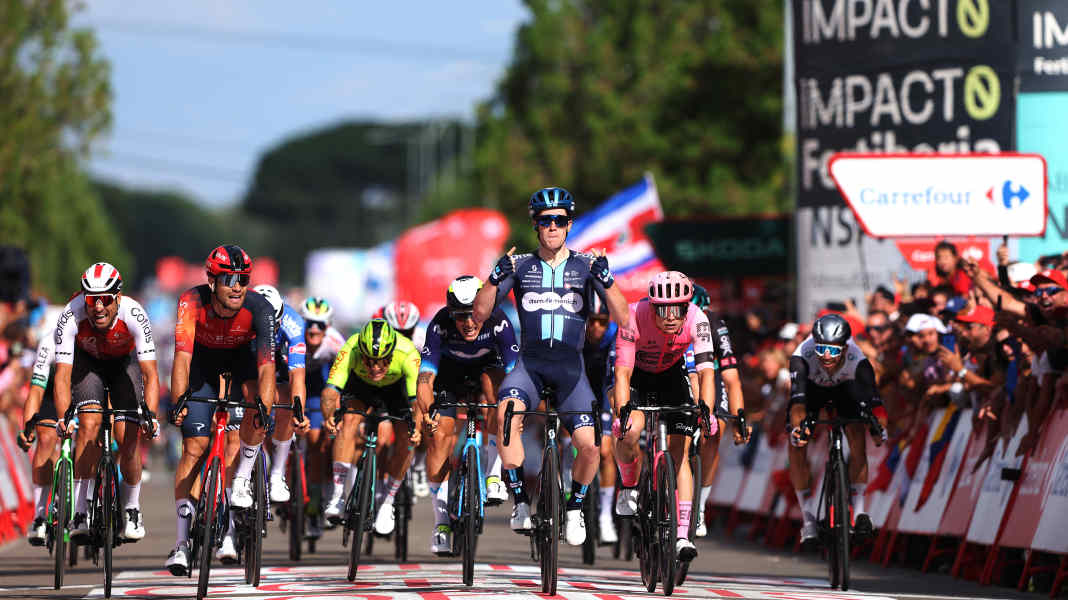 La Vuelta 2023 : Dainese remporte le sprint du peloton de la 19ème étape - Groves chute à l'arrivée