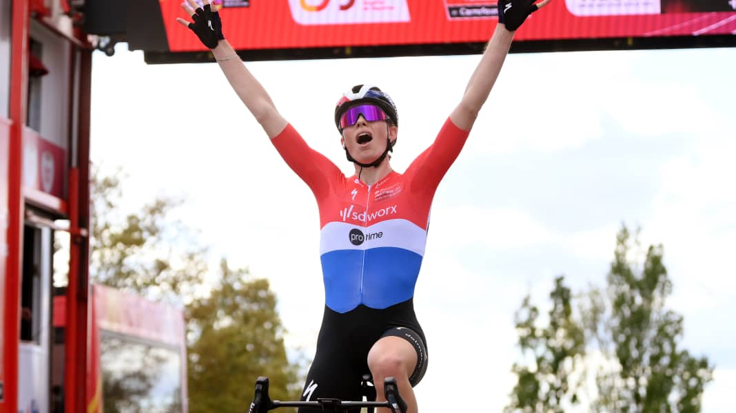 Vuelta Femenina : Première victoire de la saison ! Vollering s'empare du maillot rouge lors de l'arrivée en montagne