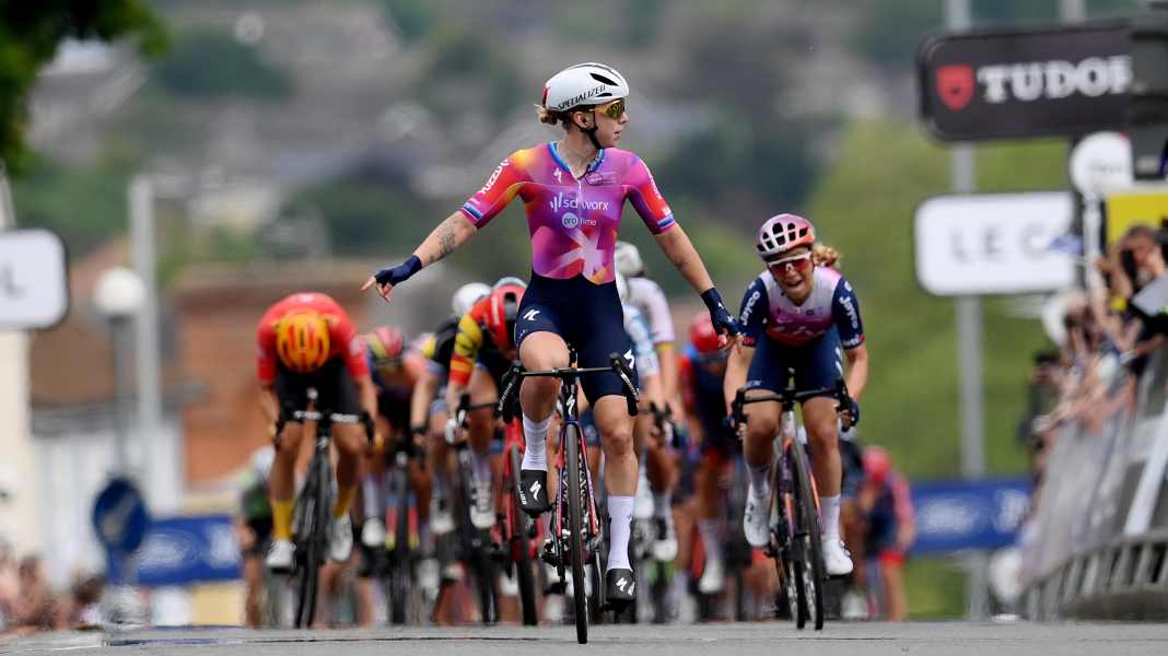 RideLondon Classique 2024 - 1. Etappe: Wiebes lässt keine Zweifel aufkommen