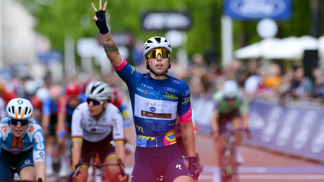 RideLondon Classique 2024: Hattrick! Wiebes gewinnt auch 3. Etappe und damit Gesamtwertung