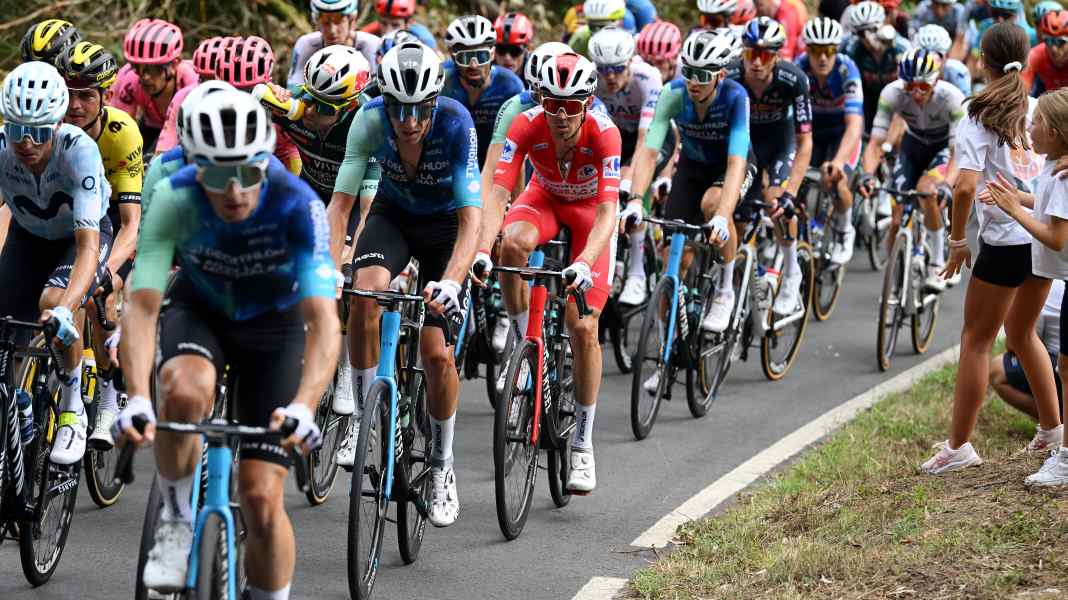 Flood of yellow cards at the Vuelta - O'Connor deletes X account