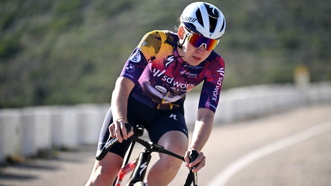 Anna van der Breggen's comeback: Vague goals, no race starts before mid-April