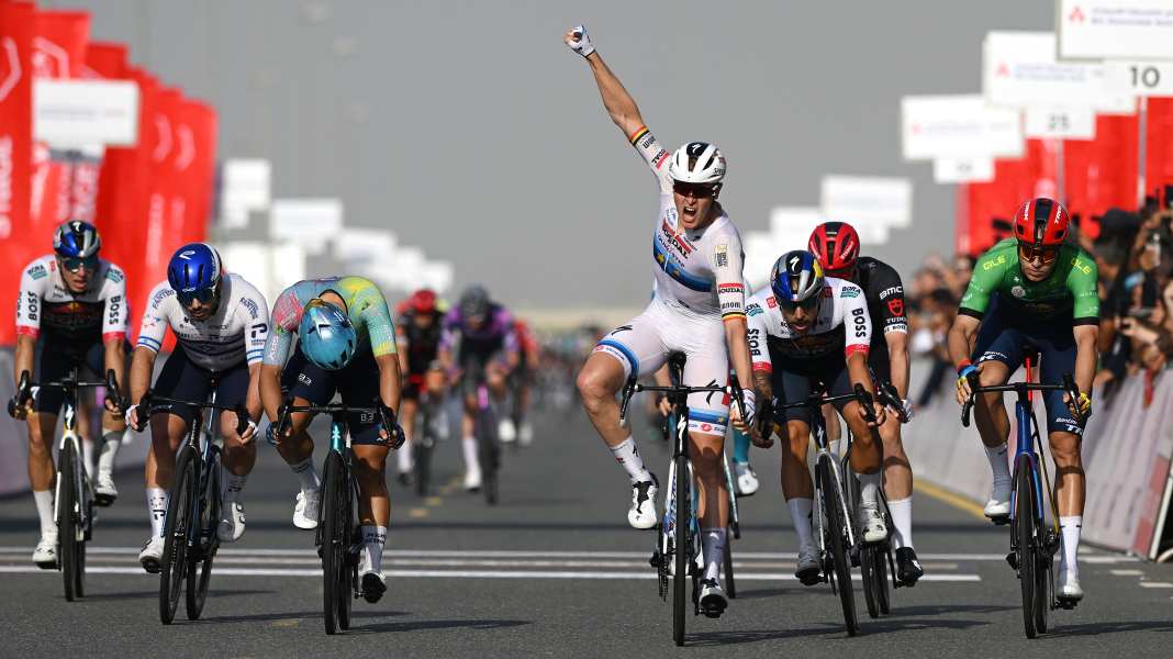 UAE Tour 2025: Merlier jubelt in Dubai - Pogačar in Ausreißergruppe