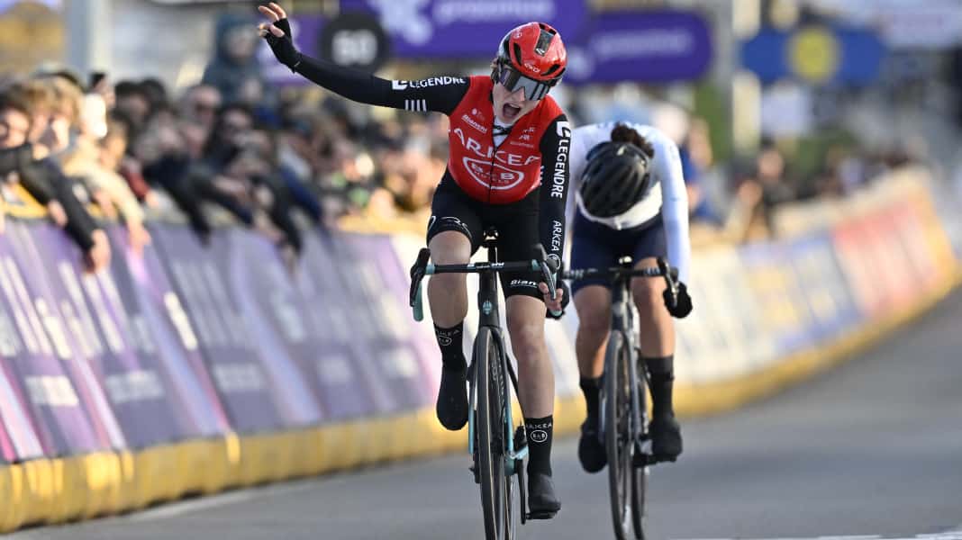 Women's Omloop Nieuwsblad 2025: Claes celebrates runaway sensation