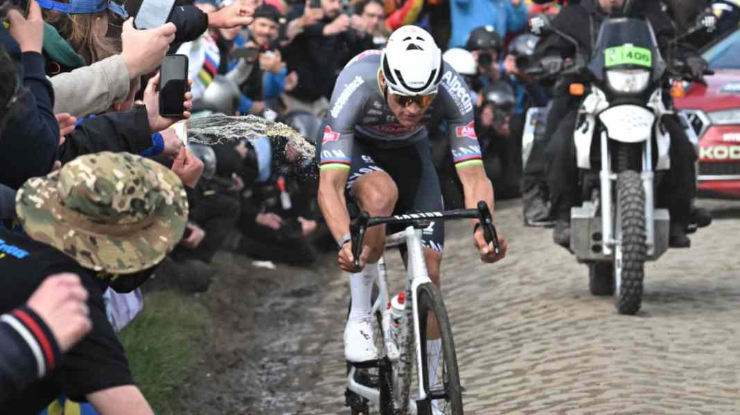 Does cycling have a fan problem?: Chronicle of the attacks on Mathieu van der Poel