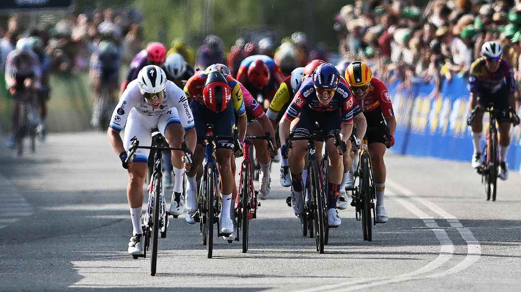 Tour de France Femmes 2025: TOUR Tech briefing for Stage 3