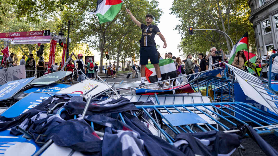 Vuelta chaos: The UCI criticises the attitude of the Spanish government