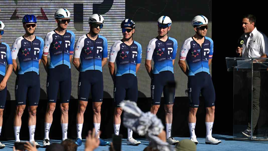 Nach anhaltenden Protesten: Israel-Premier Tech ändert Namen und Markenidentität für 2026