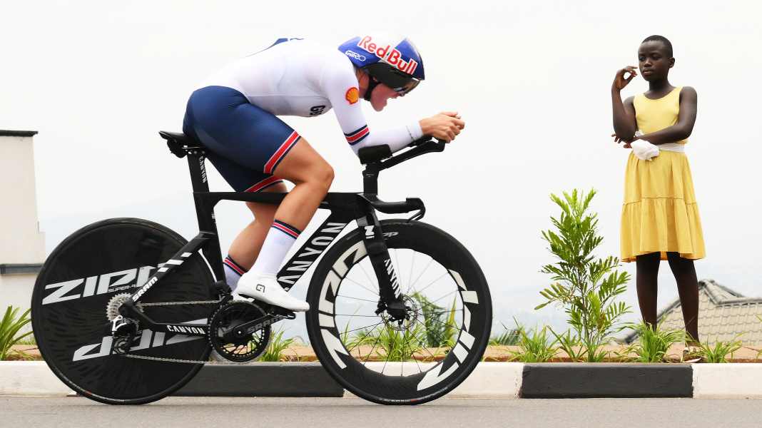 WM 2025: Fast zwei Minuten Vorsprung: Bäckstedt sichert sich den WM-Titel im Zeitfahren der U23 Frauen