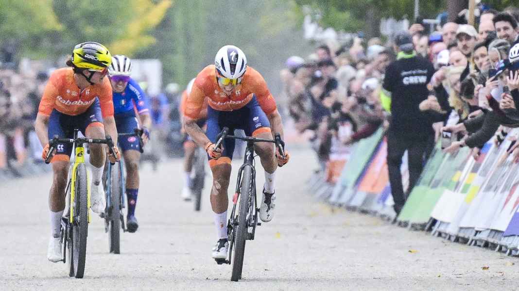 Gravel-WM 2025 - Frauen: Wiebes sprintet ins Regenbogentrikot