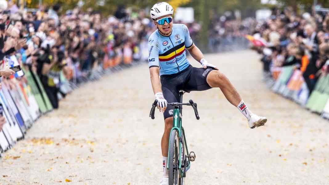 Gravel-WM 2025 - Männer: Pogacars Teamkollege Florian Vermeersch fährt solo zum Weltmeister-Titel