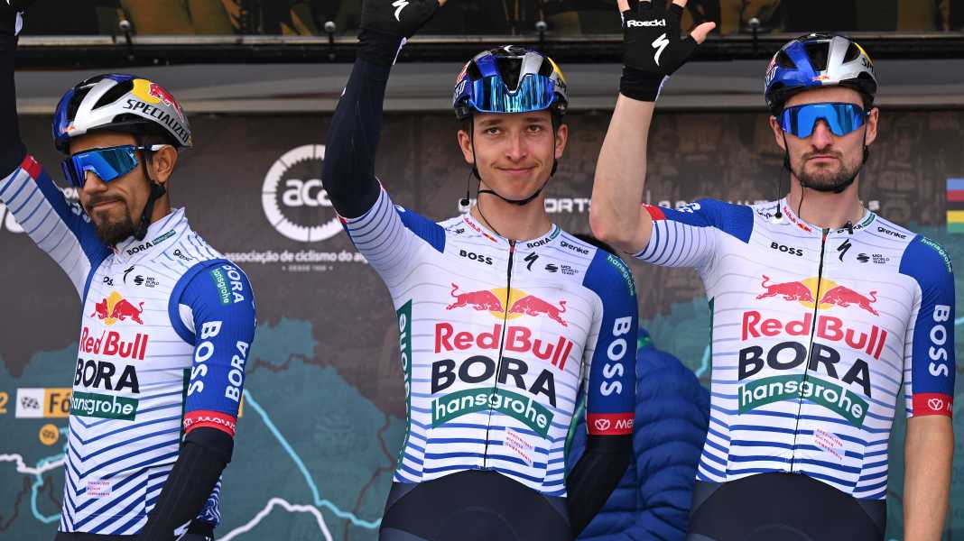 Tour of the Algarve: Lipowitz in the peloton at the start