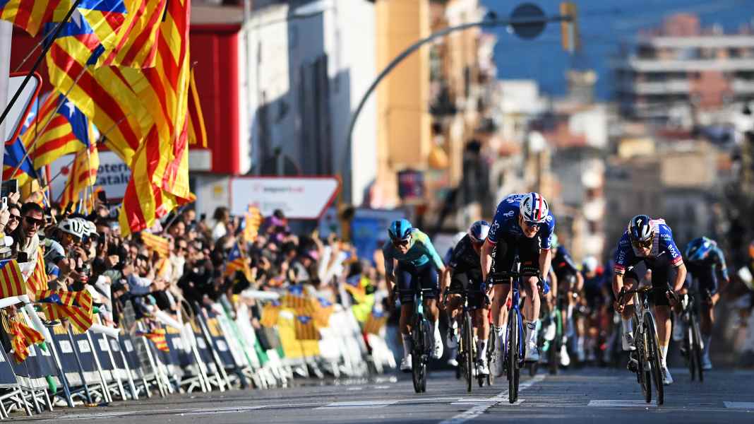 Katalonien-Rundfahrt - 1. Etappe: Godon übersprintet Evenepoel zum Auftakt