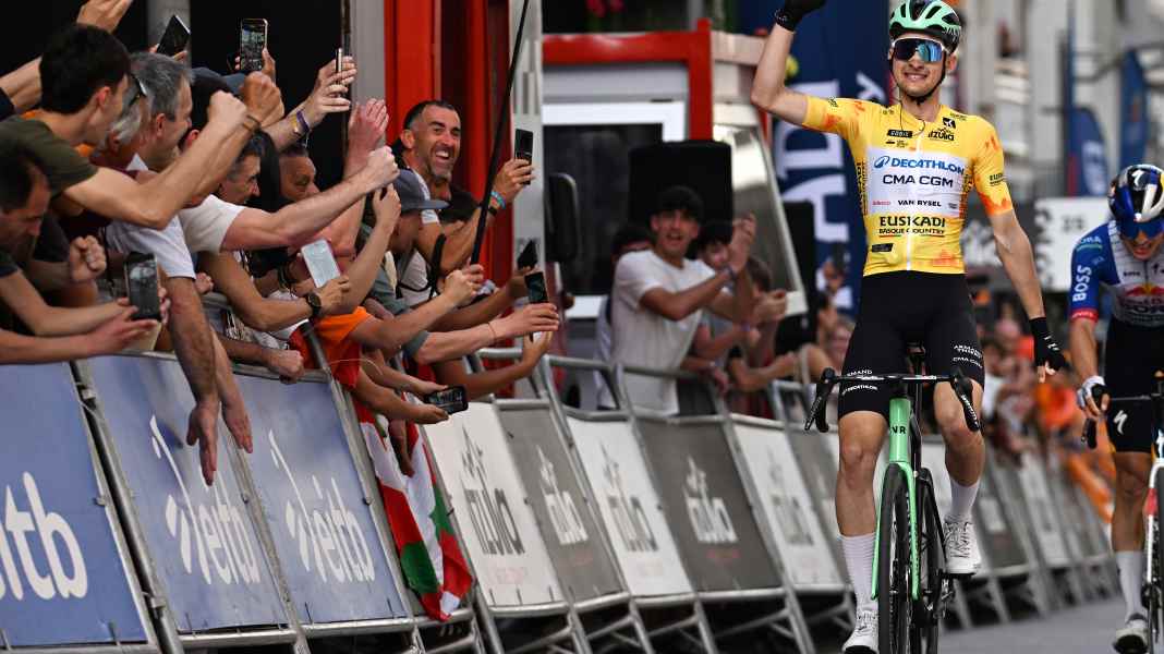 Tour du Pays Basque : Seixas ne laisse aucune chance à Lipowitz dans le sprint pour l'étape reine