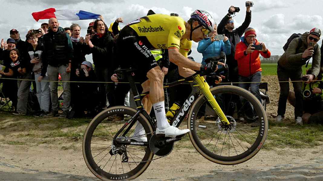 Gravels sans gravelbikes : Wout van Aert écrase les graviers avec un vélo de course aero