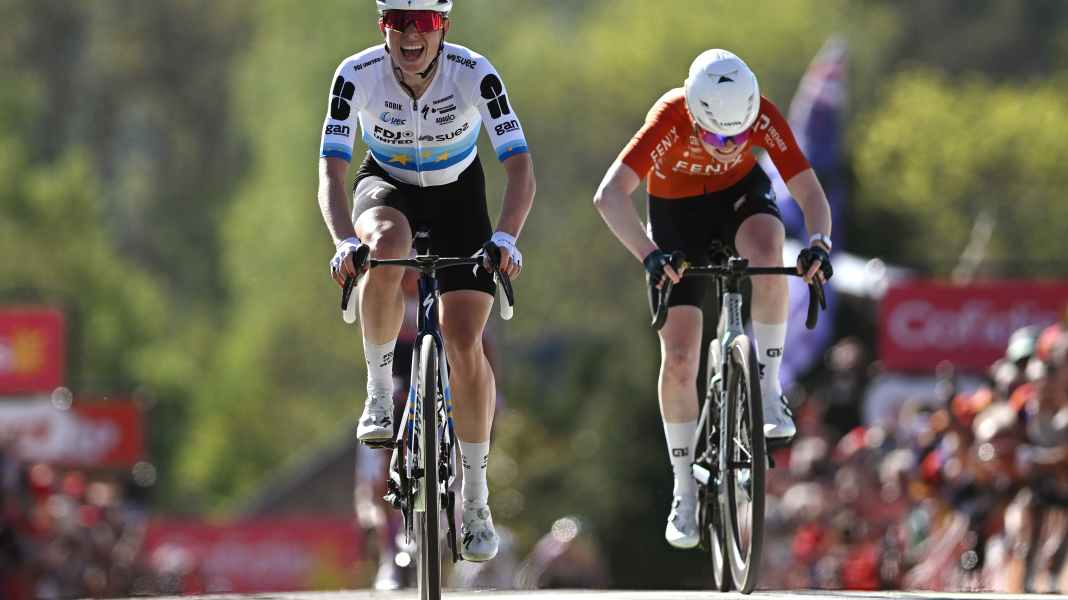 Flèche Wallonne Femmes : Vollering ne se laisse pas surprendre par Pieterse et gagne pour la deuxième fois sur le Mur du Huy