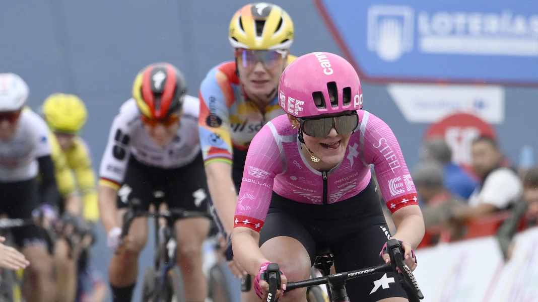 Vuelta Femenina - Stage 1: Rüegg wins the opening stage, Koch passes the leader's jersey at the same time