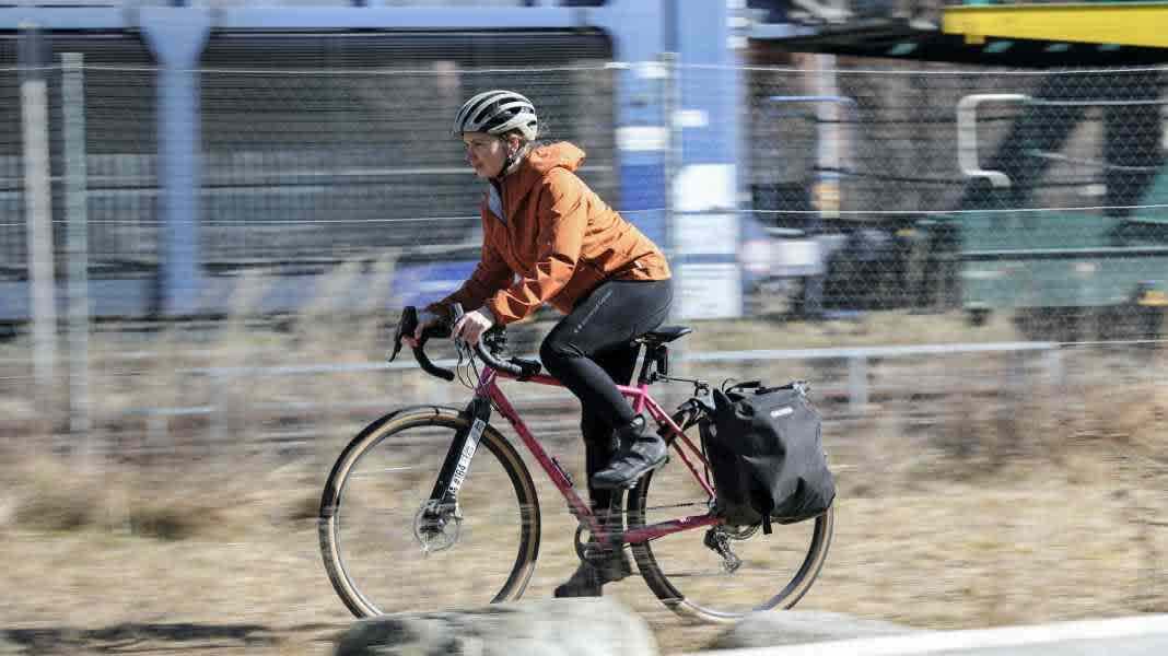 Biopower versus battery boost: life cycle assessment of e-bikes