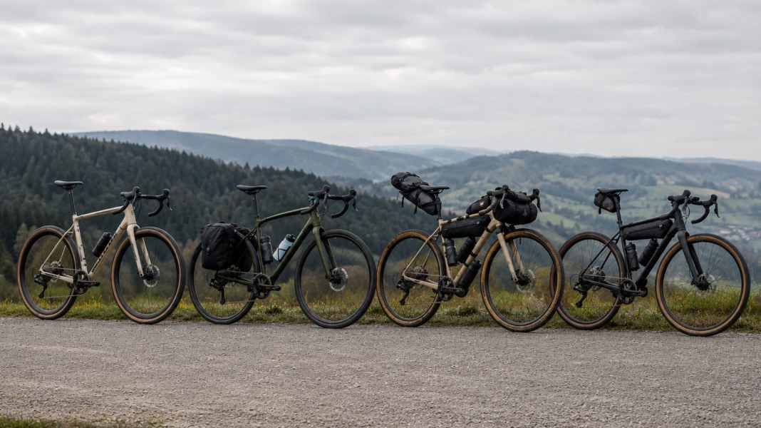 Race, everyday, bikepacking, day tours: different uses with the gravel bike