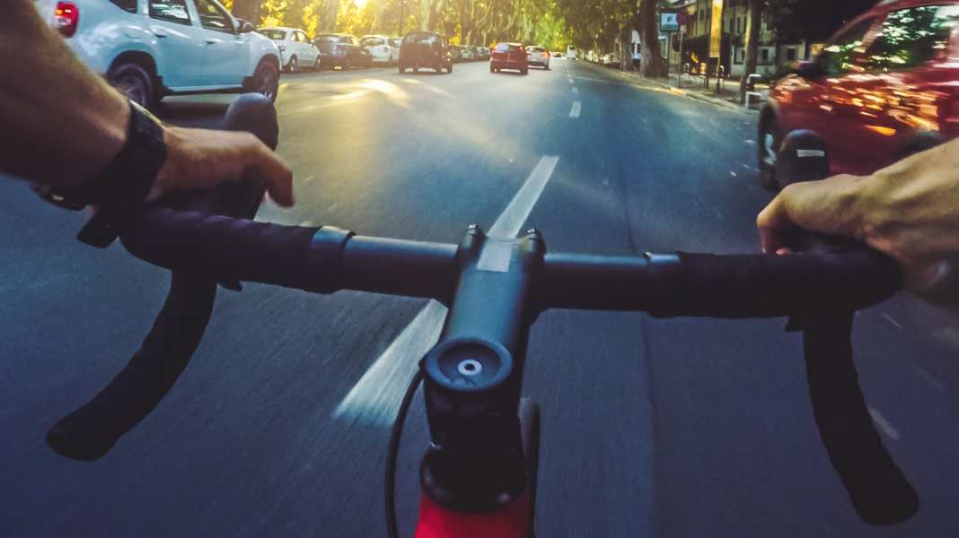 Rennrad im Straßenverkehr: Diese Vorschriften gelten