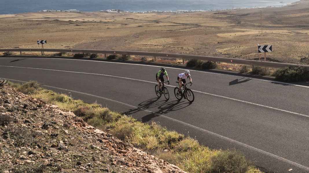 Camps d'entraînement de vélo de course au printemps : début de saison sur les îles Canaries Lanzarote et Grande Canarie