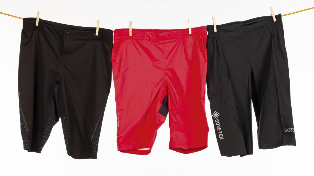 6 bike rain trousers in a quick check