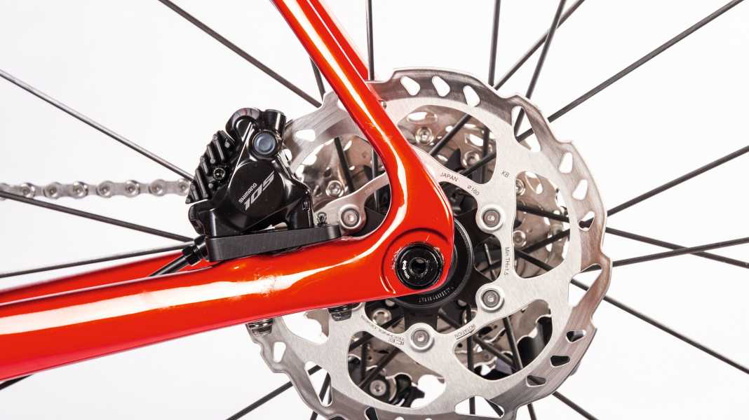 Road bike components: Disc brakes or rim brakes?