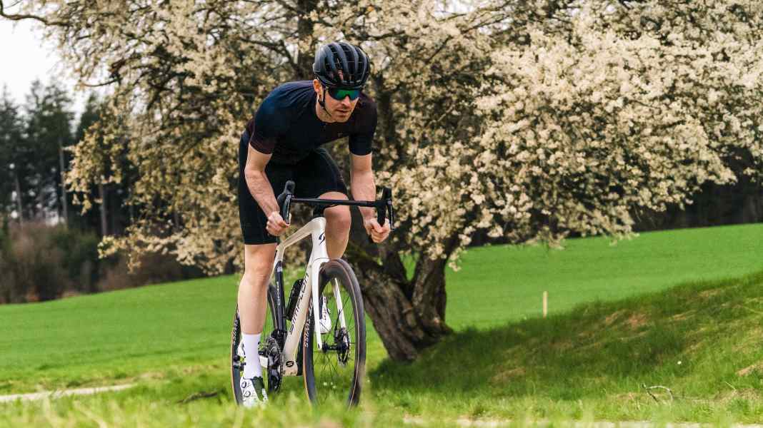 6 Must-haves: Ausrüstung fürs Rennradfahren im Frühjahr