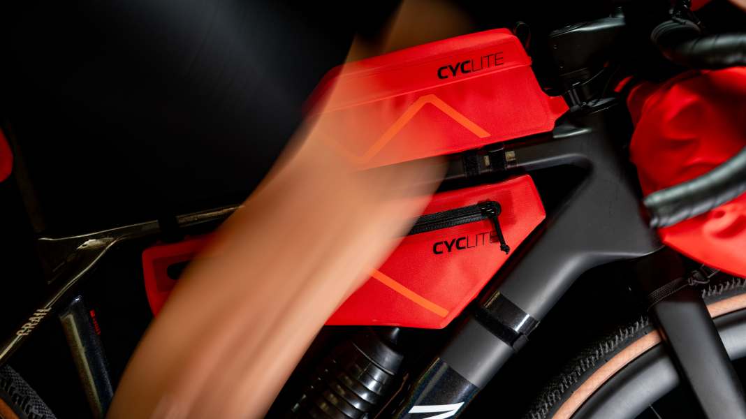 Cyclite sees red: Test winner bikepacking bags now also in red