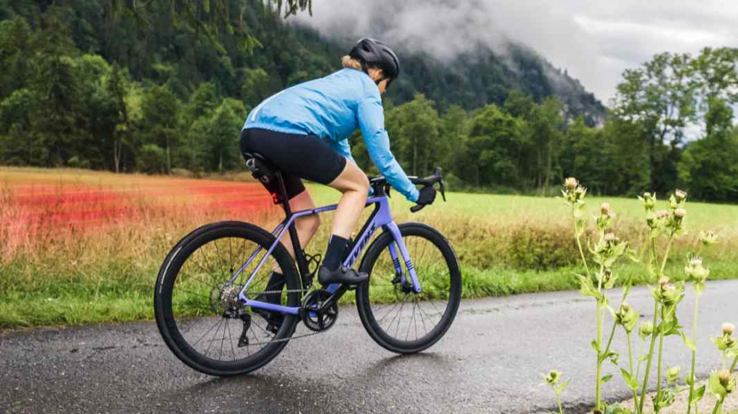 Les feux arrière clignotants dans le Group Ride : pourquoi ils sont plus énervants qu'utiles