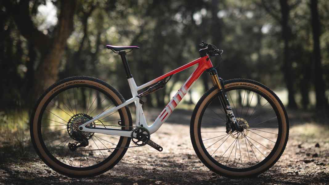BMC Fourstroke 01: Neues Cross-Country-Racebike mit Raffinessen