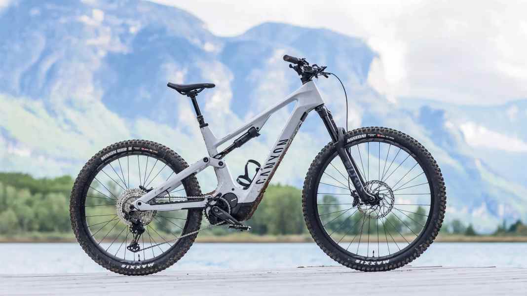Test All-Mountain-E-Bikes 2022: Canyon Spectral:On CF 7 im EMTB-Lesertest