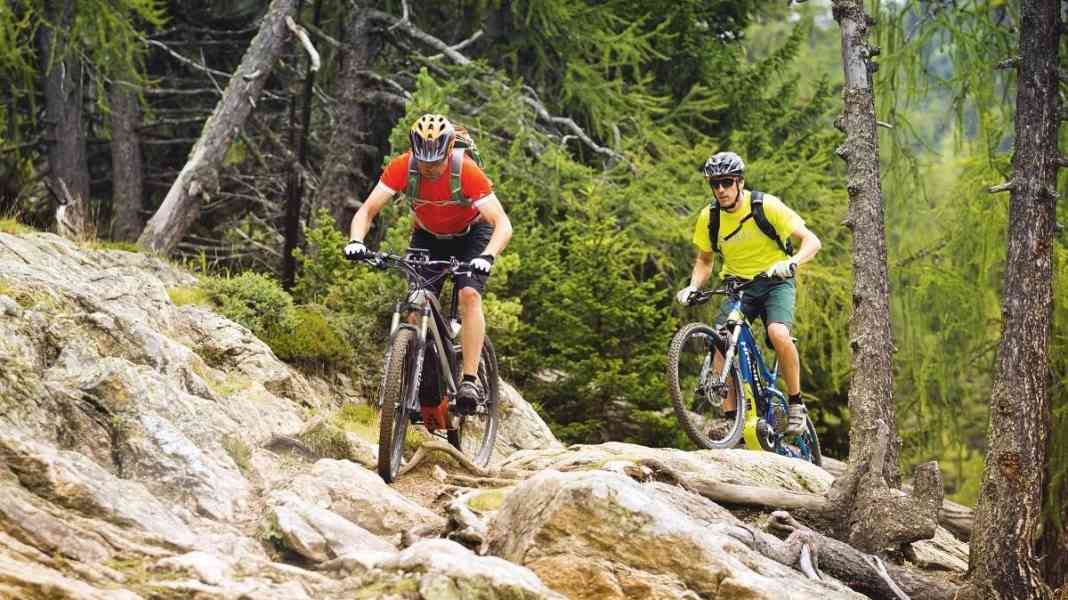 Test: Zehn E-MTB Fullys ab 3000 Euro