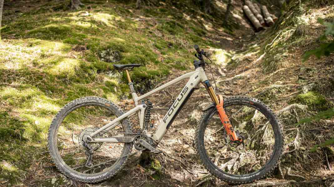 Focus dreht auf: Wildes E-Enduro mit Bosch-Antrieb