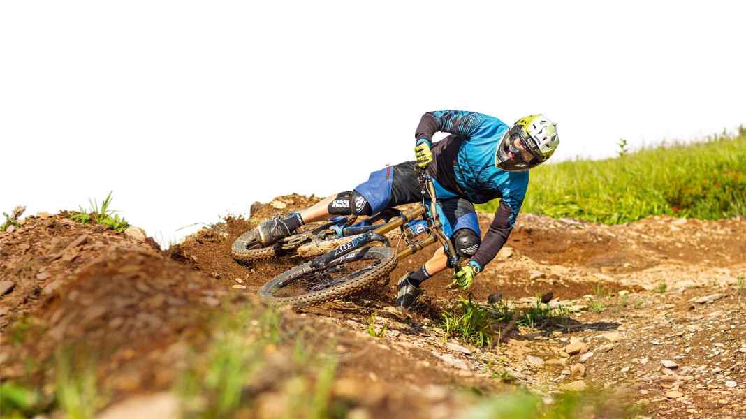 5 Big Bikes aus Carbon und Alu im Test