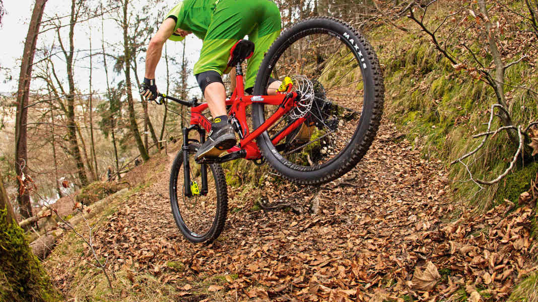 So meistern sie Spitzkehren mit ihrem Bike souverän