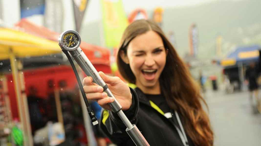 Topeak Shock 'n Roll-Pumpe pumpt Reifen & Dämpfer auf