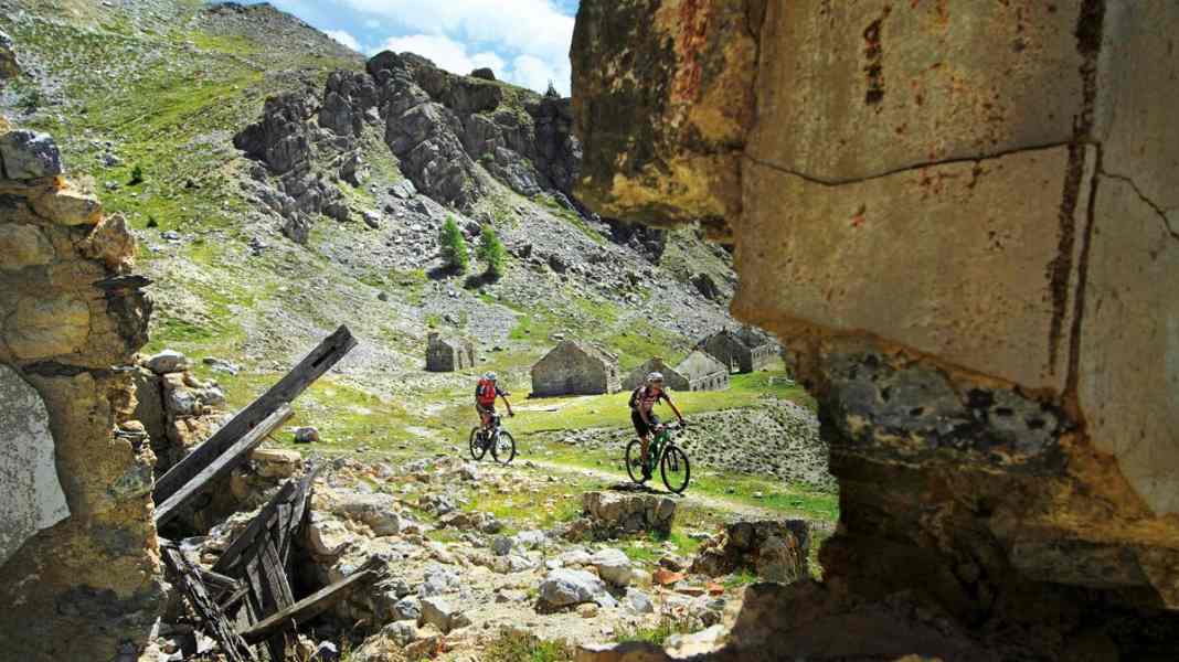 Biken und lernen: Weltkriegs-Transalp
