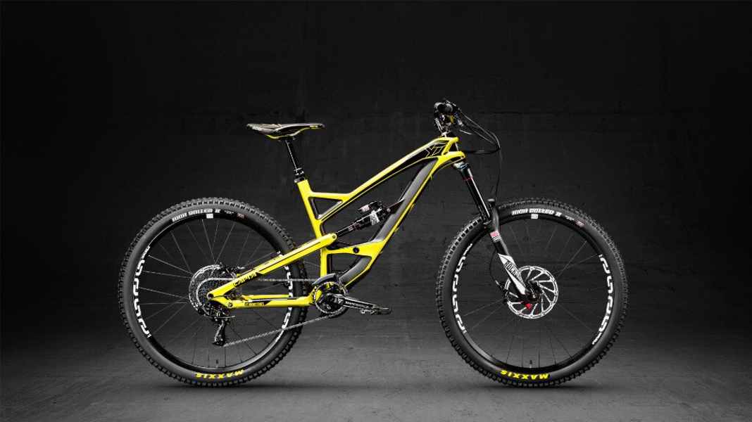 YT Industries zeigt Capra CF und Tues für 2016