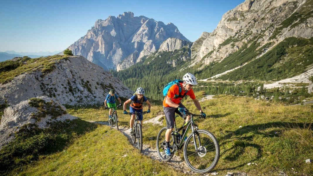 5 Touren-Fullys unter 2000 Euro im Test